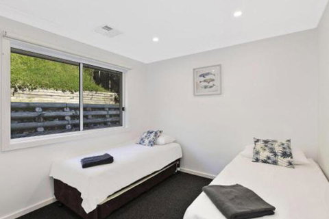 Luxurious Lake Front Long Jetty - Accommodation Perth 7