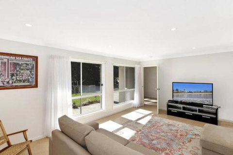 Luxurious Lake Front Long Jetty - Accommodation Perth 6