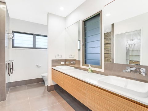 WATERFRONT HOME BORDERING MOOLOOLABA - Accommodation Perth 1