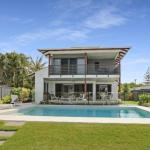 WATERFRONT HOME BORDERING MOOLOOLABA - Accommodation Perth 0