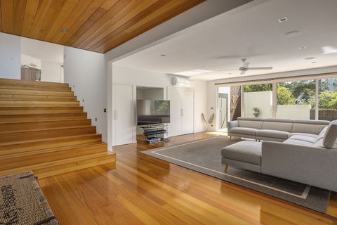The Sanctuary Stunning Hot Tub Spa - Accommodation Perth 4