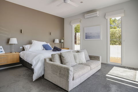 The Sanctuary Stunning Hot Tub Spa - Accommodation Perth 3