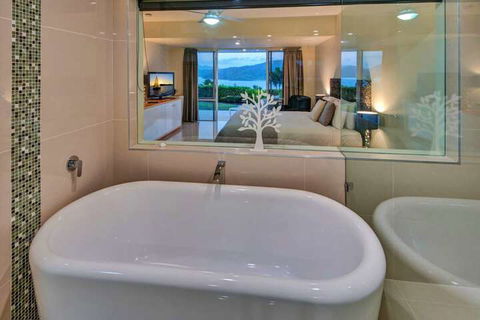 Bella Vista East 3 Luxury Ocean Views Large Flat Grassed Area + Buggy - Accommodation Perth 3