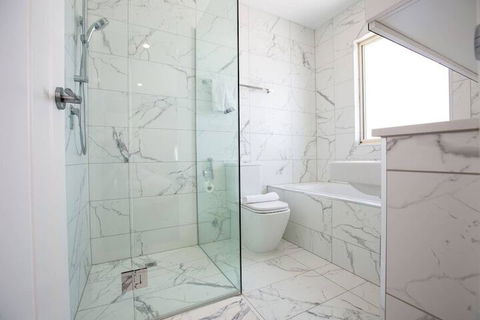 Lux Style 4BR Townhouse@ashwood - Accommodation Perth 3