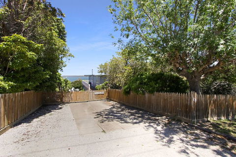 Metung Lake House - Perth Resorts 1