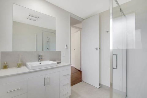 Metung Lake House - Perth Resorts 3