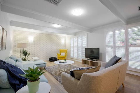 Quiet & Peaceful 3bed2bath Home @keilor Downs - Accommodation Perth 4