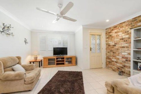 Burkeys 5 Main Street - Accommodation Perth 7