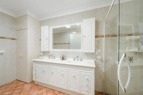 Burkeys 5 Main Street - Accommodation Perth 3