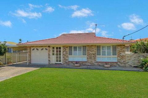 Burkeys 5 Main Street - Accommodation Perth 5