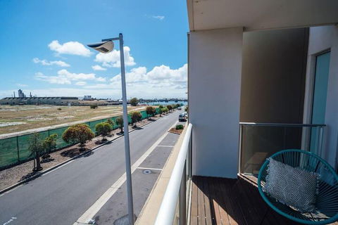 The Cove At New Port Pool Spa Sauna Gym & More - Perth Resorts 2