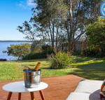 Braeside waterfront fireplace - Accommodation Perth