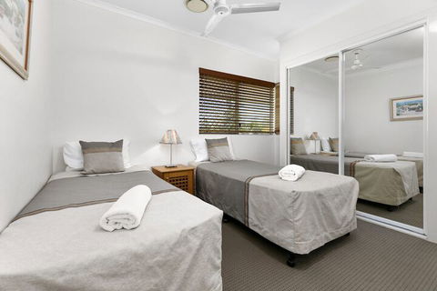 Beautiful North Facing River Views At Noosaville Unit 4 Riverside 235 Gympie Tce - Accommodation Perth 1