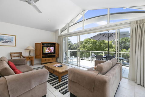 Beautiful North Facing River Views At Noosaville Unit 4 Riverside 235 Gympie Tce - Accommodation Perth 2
