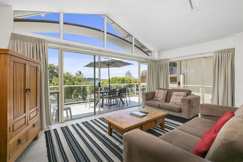 Beautiful North Facing River Views At Noosaville Unit 4 Riverside 235 Gympie Tce - Accommodation Perth 3