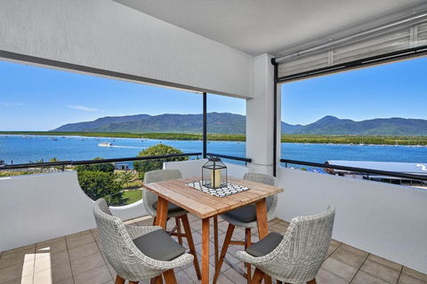 Belle Escapes Luxury Cairns Penthouse With Ocean Views 903 - Perth Resorts 1