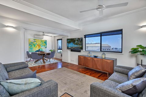 Belle Escapes Luxury Cairns Penthouse With Ocean Views 903 - Perth Resorts 6