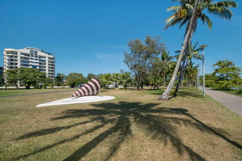 Belle Escapes Luxury Cairns Penthouse With Ocean Views 903 - Perth Resorts 5