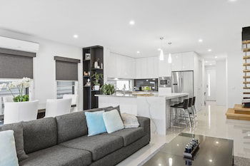 BOUTIQUE STAYS - Edinburgh Place - Accommodation Perth 5
