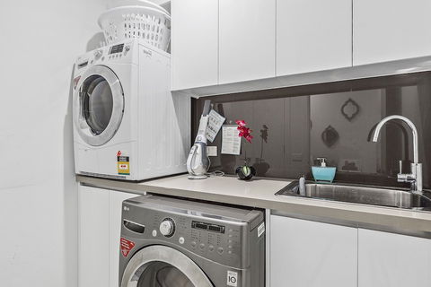 BOUTIQUE STAYS - Edinburgh Place - Accommodation Perth 4