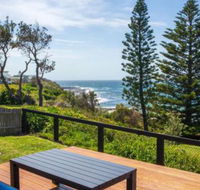 Seaview Pet Friendly with Stunning Views 1 Min to Beach - Accommodation Perth