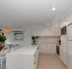 BEAUTIFULLY RENOVATED OCEANSIDE APARTMENT Lamer 9 - Accommodation Perth
