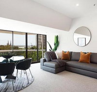 THE HYDEAWAY LUXE HYDE PARK CITY APARTMENT hosted by LAbode Accommodation - Accommodation Perth