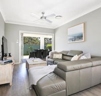 Wowly Waters Pet Friendly 1 Min Walk to Beach - Accommodation Perth