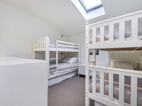 The Quarter Deck - Accommodation Perth 2