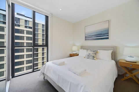 HomeHotel Luxurious High Rise Apt - Accommodation Perth 3
