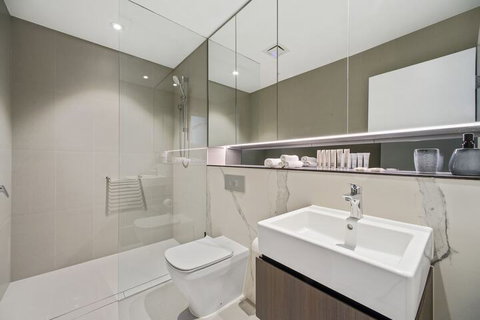 HomeHotel Luxurious High Rise Apt - Accommodation Perth 1
