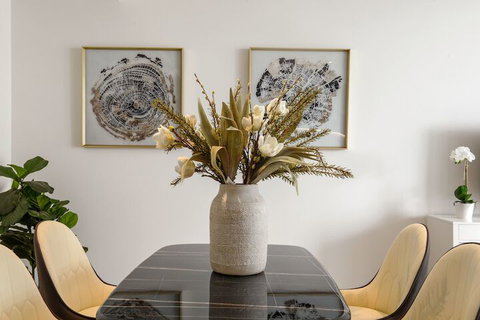 HomeHotel Luxurious High Rise Apt - Accommodation Perth 5