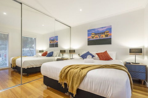 Tranquil Townhouse In Port Melbourne - Perth Resorts 7