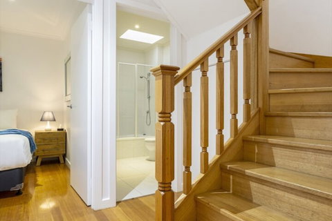 Tranquil Townhouse In Port Melbourne - Perth Resorts 1