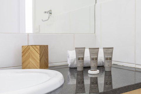 Tranquil Townhouse In Port Melbourne - Perth Resorts 5