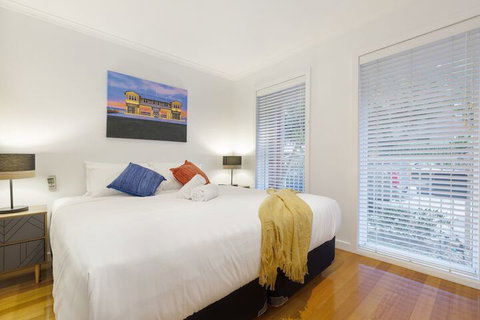 Tranquil Townhouse In Port Melbourne - Perth Resorts 4