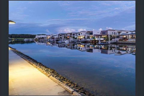 Hope Island Water Front House - Accommodation Perth 2
