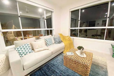 Hope Island Water Front House - Accommodation Perth 0
