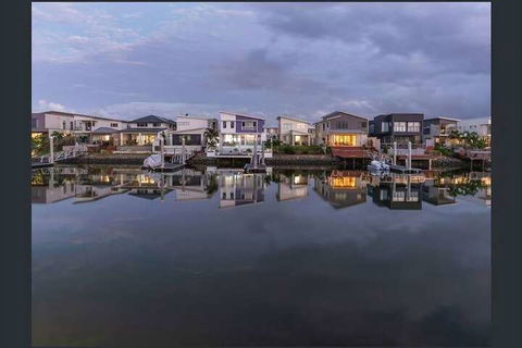 Hope Island Water Front House - Accommodation Perth 1