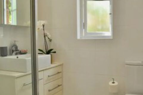 2 Bedroom Home In Kirribilli With A Great View - Accommodation Perth 2