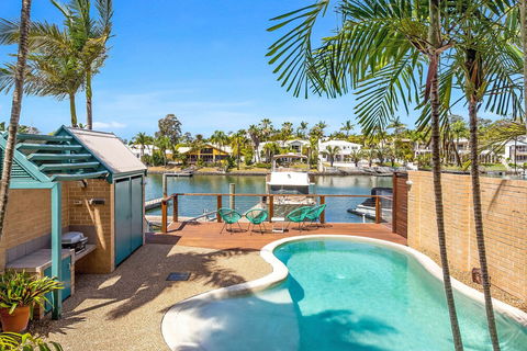 Sunshine Villa At Sanctuary Cove - Accommodation Perth 1