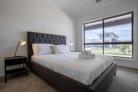 Comfy And Warm Home In Point Cook - Perth Resorts 4