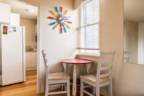 Charming 1 Bedroom Apartment In Vibrant South Yarra - Perth Resorts 7
