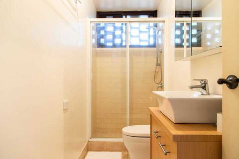 Charming 1 Bedroom Apartment In Vibrant South Yarra - Perth Resorts 3