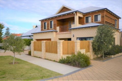 Terrific Townhouse - Accommodation Perth 6