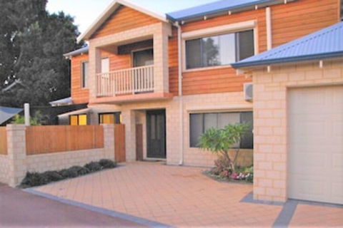 Terrific Townhouse - Accommodation Perth 2