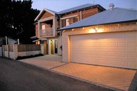 Terrific Townhouse - Accommodation Perth 4
