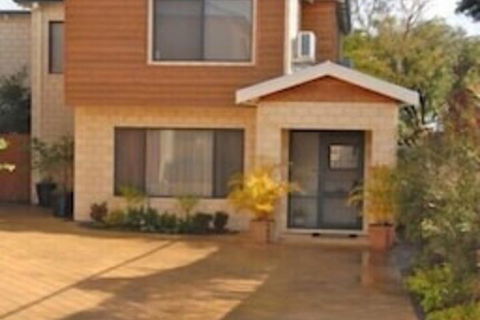 Terrific Townhouse - Accommodation Perth 1