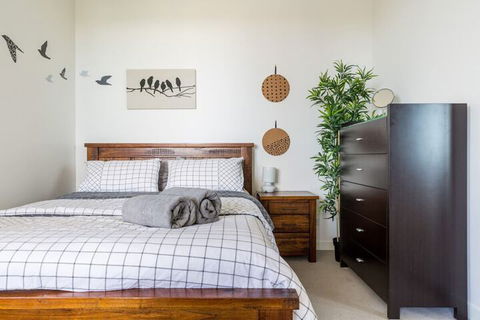Modern 1 Bedroom In Tranquil Parklands - Perth Resorts 2