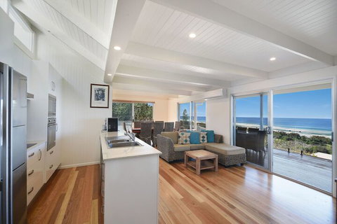 Peregians Viewing Deck, 324 David Low Way, Peregian Beach, Noosa Area - Accommodation Perth 4